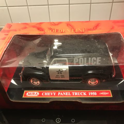 POLICE-Chevy panel truck 1950 1:18