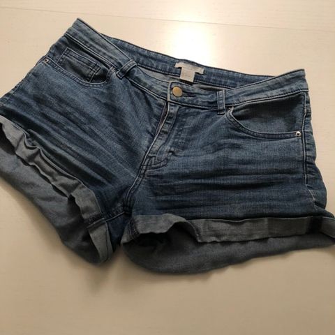 Stenvasket jeans shorts i denim fra HM til jente / dame i str M