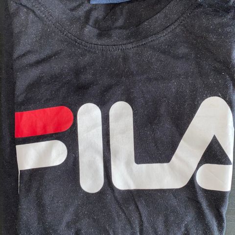 Fresh Fila Tskjorte selges billig