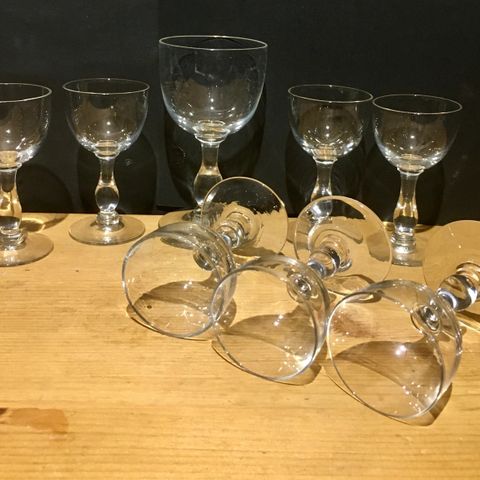 8 gamle drammeglass