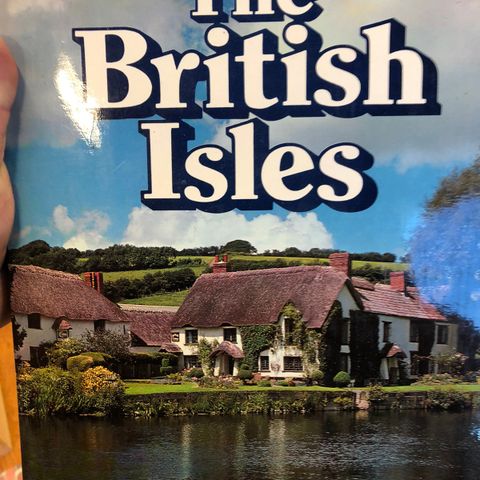 Boken The British Isles til salgs.