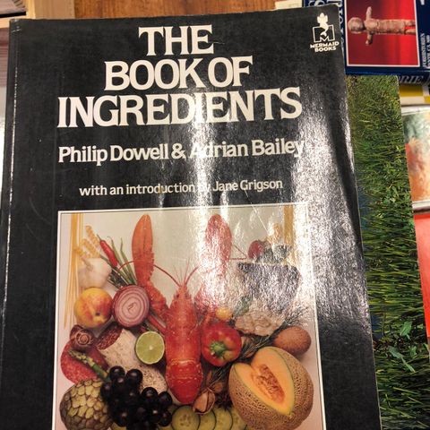 The book of ingredients av Philip Dowell til salgs.