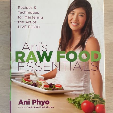 Boken «Ani’s Raw Food Essentials» av Ani Phyo