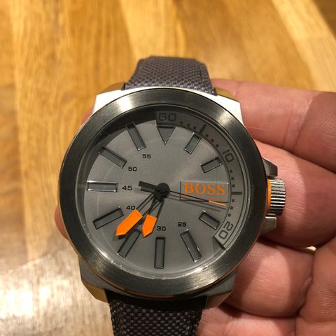 BILLIG HUGO BOSS New York Klokke Grå/Tekstil Ø50 mm