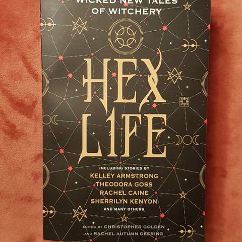 Perfekt høstlesning! Hex Life: Wicked new tales of witchery (engelsk pocketbok)