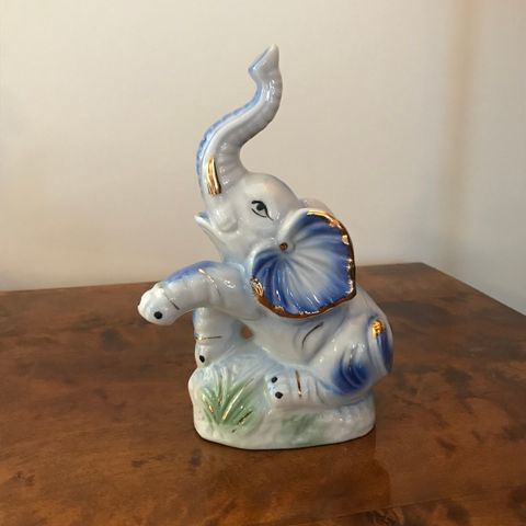 Kjempesøt, kitsch elefant, porselen