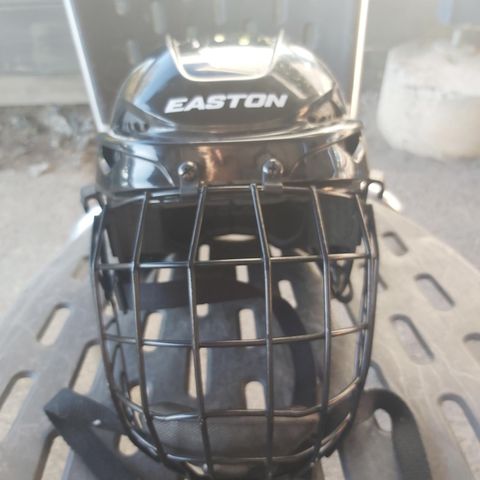 Easton hockeyhjelm med gitter