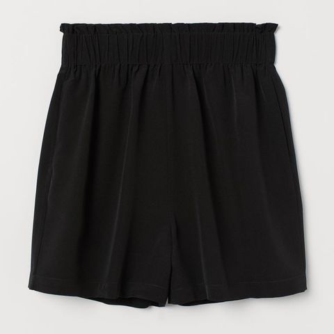 Shorts i silke fra H&M i str. 34