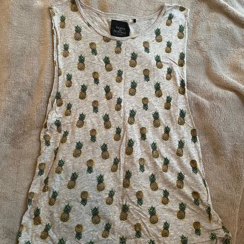 GRATIS Ananas/Pineapple tank-top/singlet