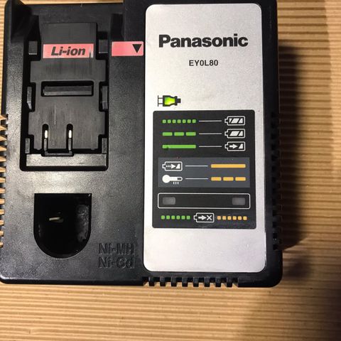 Batterilader Panasonic EYOL80