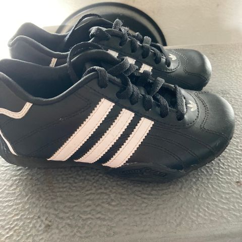 Adidas Goodyear fritidssko  str. 30