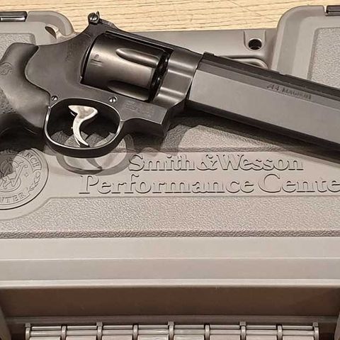 Revolver SMITH & WESSON 170323. 629 STEALTH HUNTER 44mag 7,5"