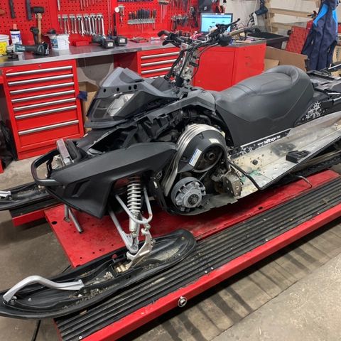 2010 Ski Doo Grand Touring selges i deler