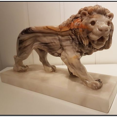 Flott løve statue / skulptur selges rimelig