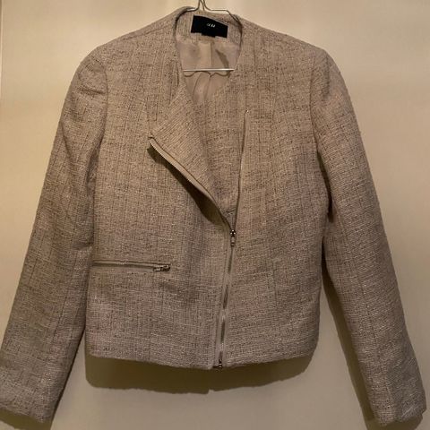 Kort jakke i «Chanel stoff»