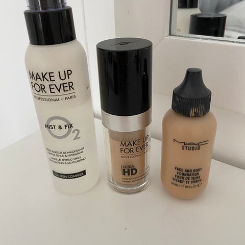 Mac face & body / makeup forever Y235 og setting spray fra forever