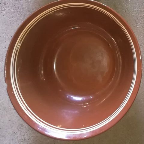 1 stk Graveren bakebolle i brun keramikk
