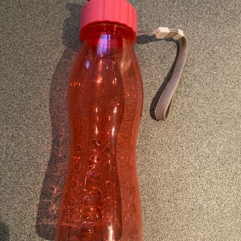 Ubrukt/ny! Super rosa vannflaske kun kr 49