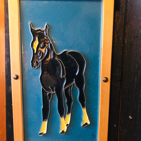Håndlaget Emaljert vintage veggbilde av hest