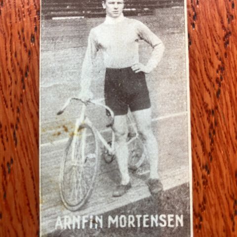 Arnfinn Mortensen  OSF Oslo sykkel sigarettkort 1930 Tiedemanns Tobak