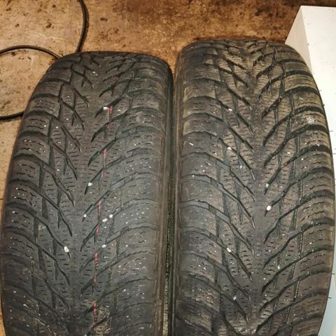 NOKIAN HAKKAPELIITTA PIGGFRIE VINTER DEKK 205.60.16 ". KUN 2 STK !!!