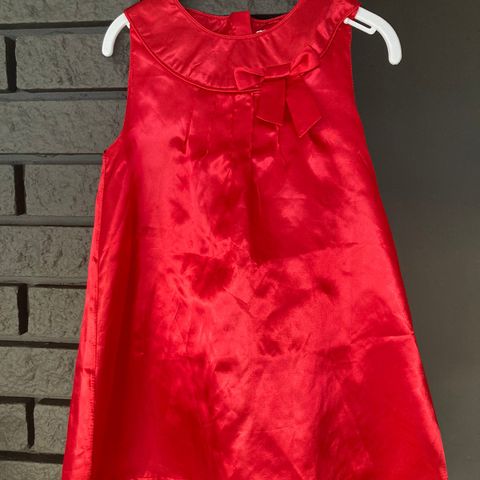 Pen rød kjole (str92)