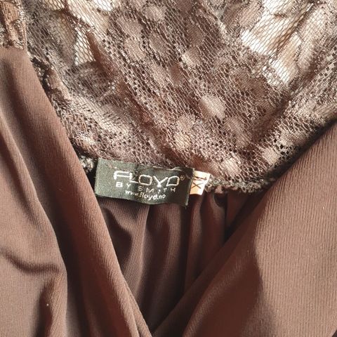 Pen brun kjole fra Floyd