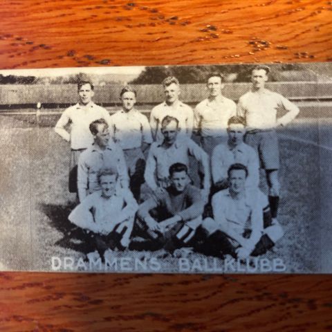Drammen ballklubb Strømsgodset Tiedemanns fotballkort fra 1930 tallet selges