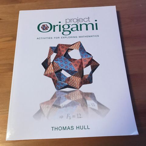 Bok om matematikk som utforskes ved bruk av origami