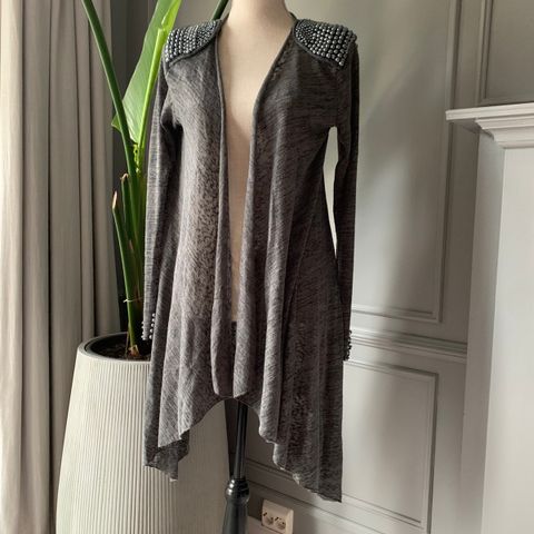 Perle dekorert cardigan