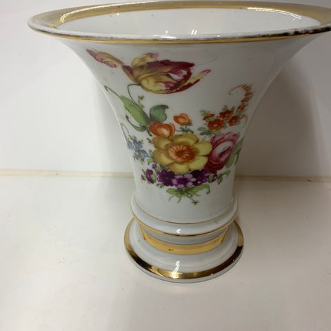 Gammel art deco vase med gullkant