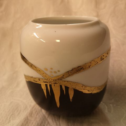 Liten Håndmalt  porselens vase