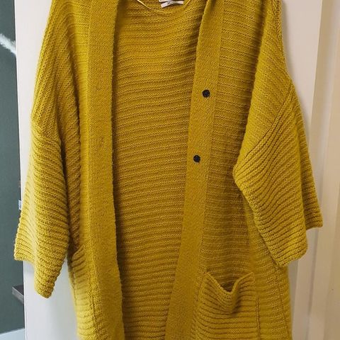 Oversized cardigan fra Mango