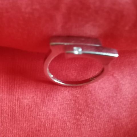 Sølv ring med zirconia stein