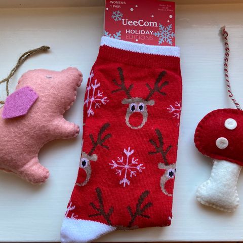 Julepynt - sokker med reinsdyr, pluss gris og sopp av filt - kun sokker igjen!