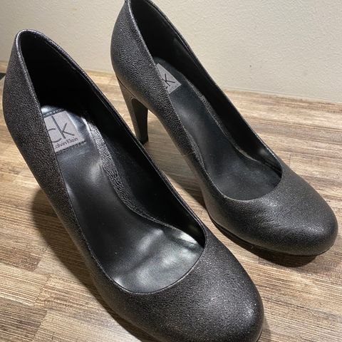 Lekre Calvin Klein pumps str. 37