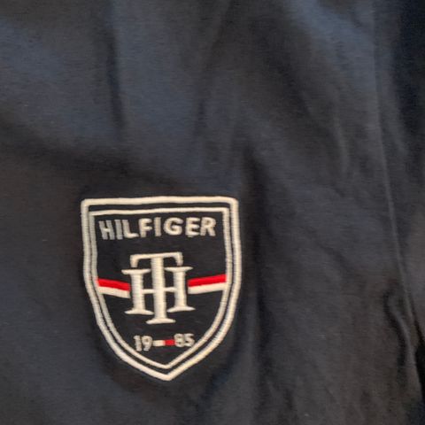 Marineblå topp fra Tommy Hilfiger str M