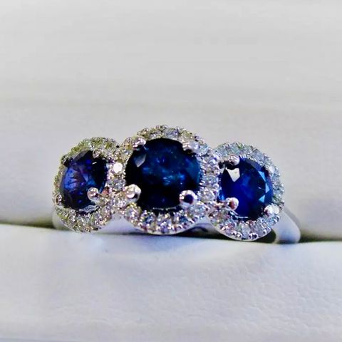 Cubic Zirkona ring med nydelig blå stener