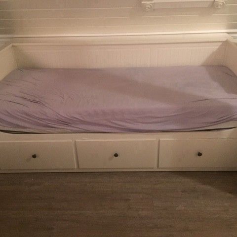 hyllekant til IKEA Hemnes dagseng (evt også seng) ønskes kjøpt