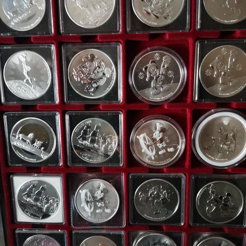 DISNEY mynter i 1 oz  .999 sølv , Mikke, pluto, Simba, Pluto, Skrue, Dolly