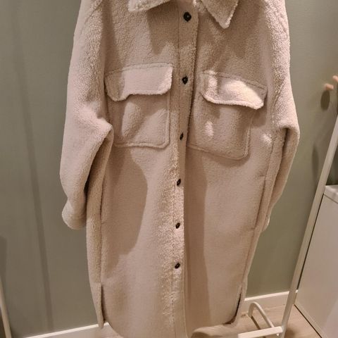 Ubrukt jakke i str L fra H&M Trend