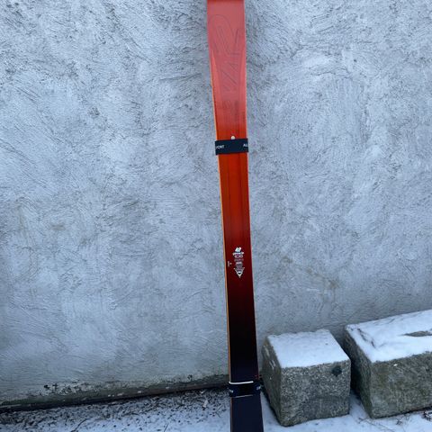 Randonne/slalom/pudder ski selges