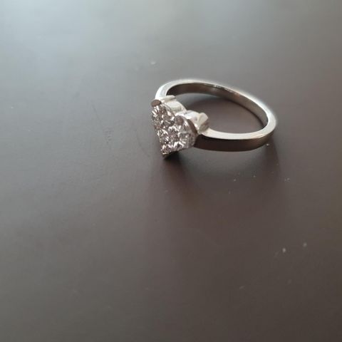 Diamant(Hjerte)ring 585/14k Hvittgull