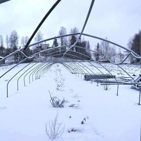 Stålbøyler til plasttunnel