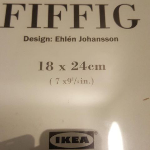 18 x 24 cm. Solid FIFFIG ramme. IKEA.