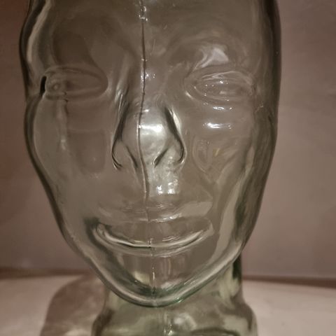 Byste i glass. Hode skulptur