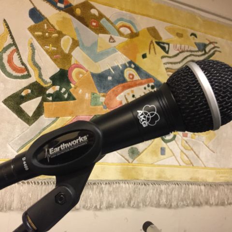 AKG D 4400 Neodymium Dynamic Vocal Microphone.