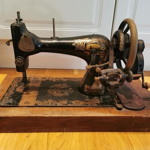 Vintage symaskin fra Bergens første og største lager av symaskiner - W Thomsen