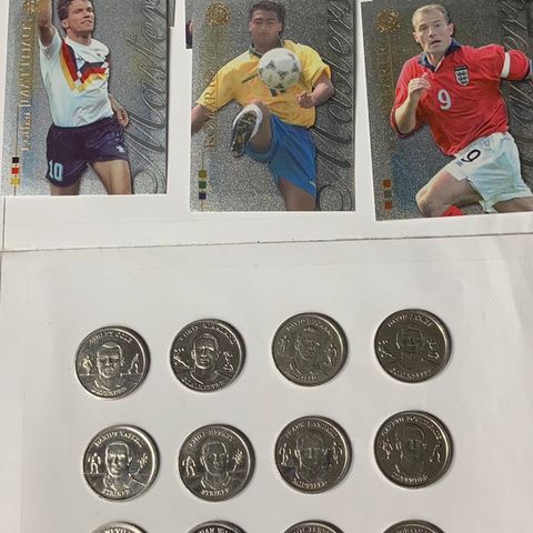 2004; World cup 9 fotballkort+England 20 mynter m fotballspillere (Beckham)