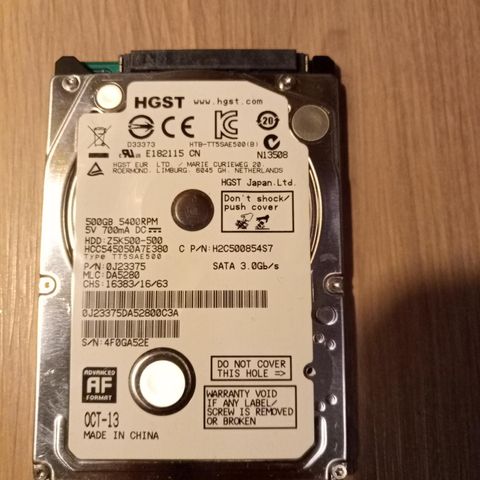 Harddisk: SATA 3 (3gb/s) - Hitachi HGST (500GB) @ 5400 rpm